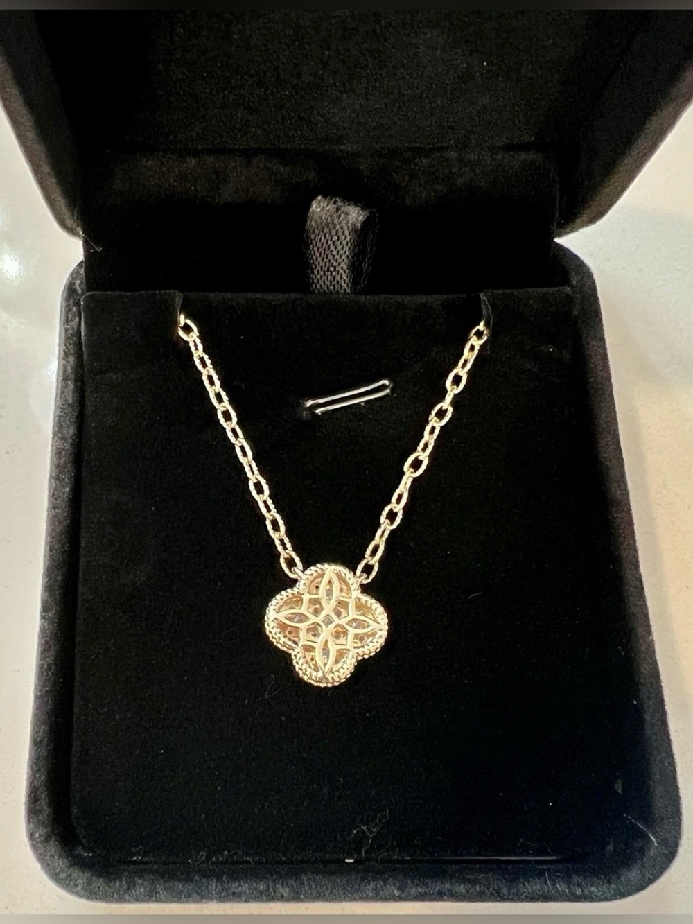 ALLISON KAUFMAN 14K YELLOW GOLD & DIAMOND STATIONED CLOVER ALHAMBRA NECKLACE - Picture 4 of 6